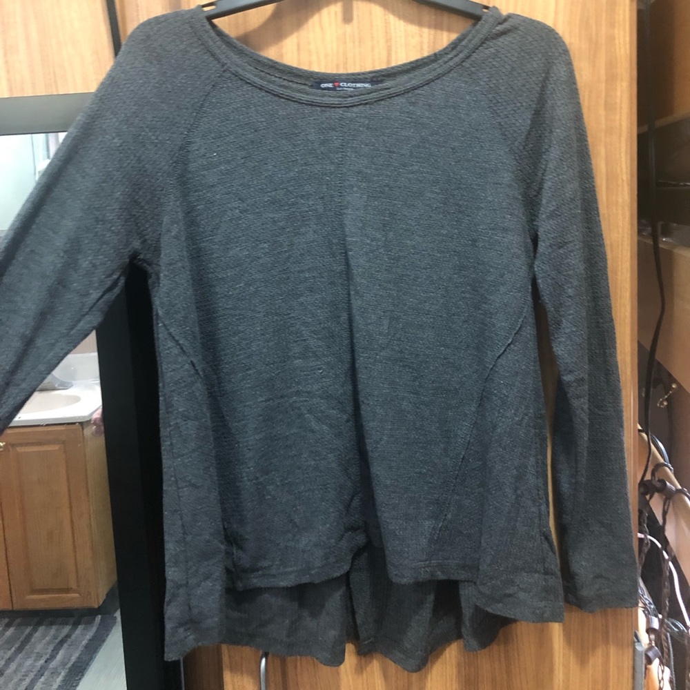 Long sleeve open slit in back